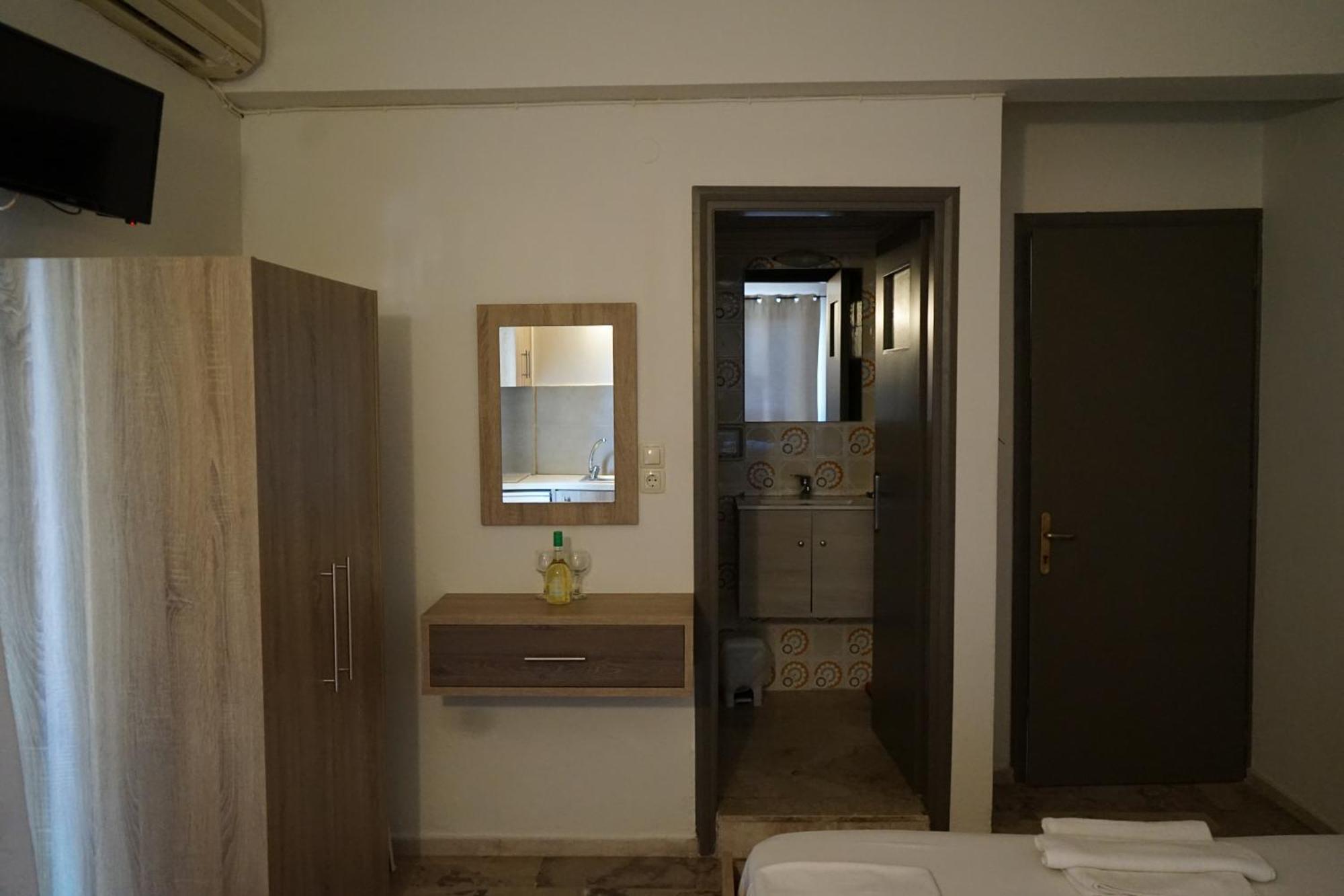Romantza Apartments Agia Marina  Exterior photo