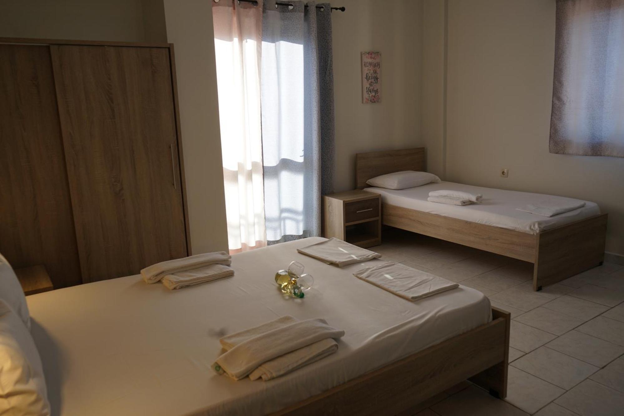 Romantza Apartments Agia Marina  Exterior photo