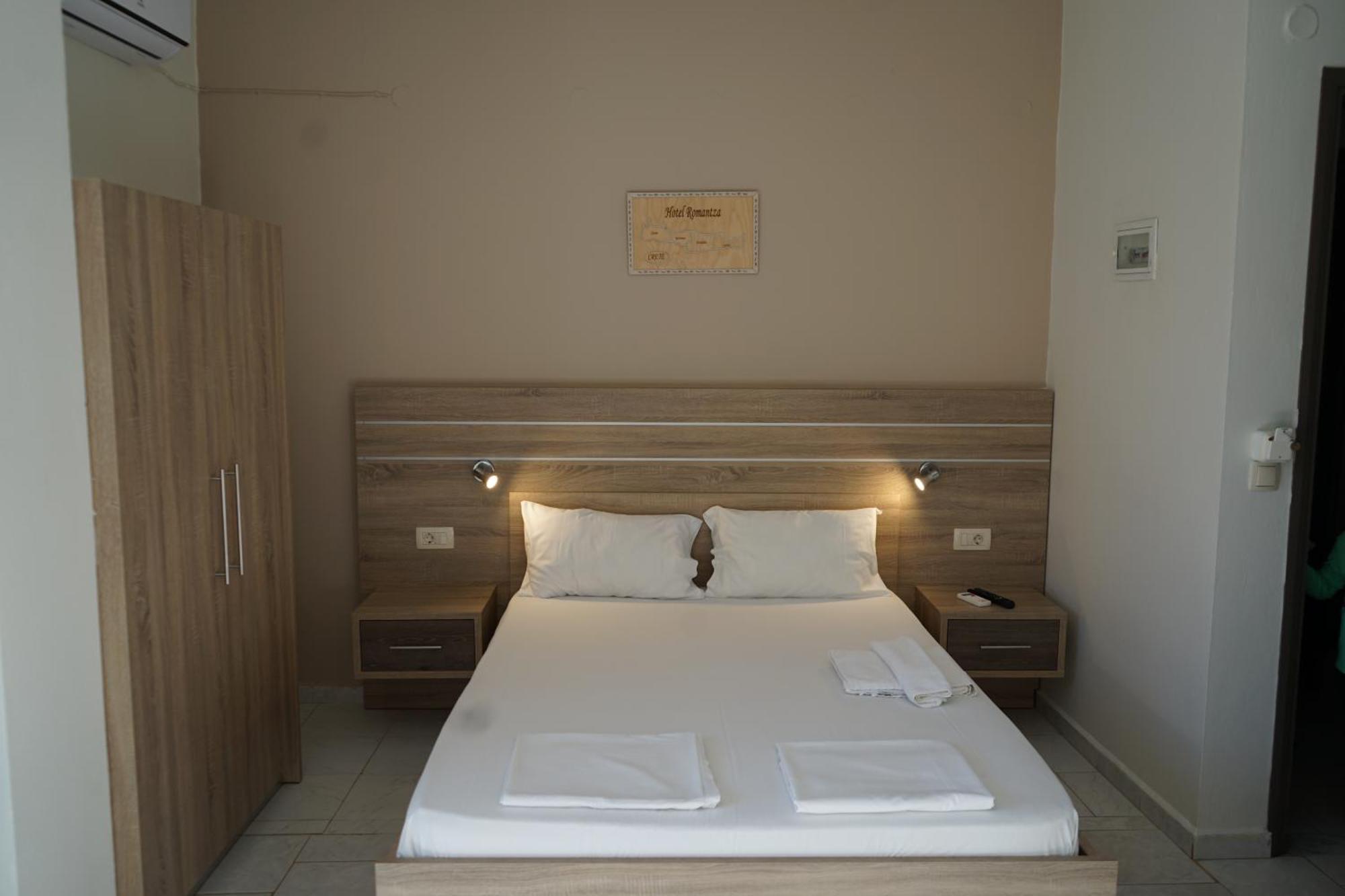 Romantza Apartments Agia Marina  Exterior photo