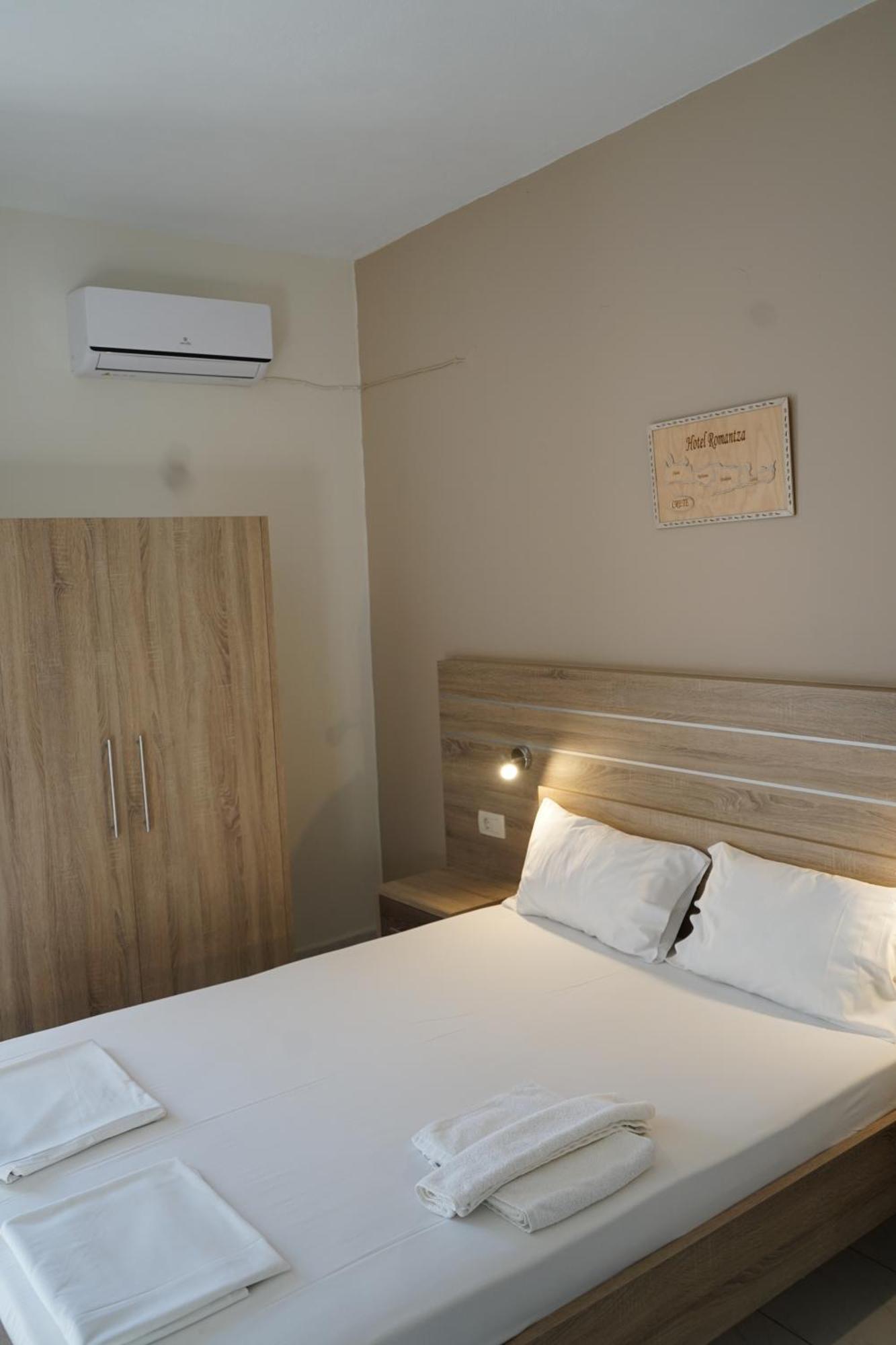 Romantza Apartments Agia Marina  Exterior photo