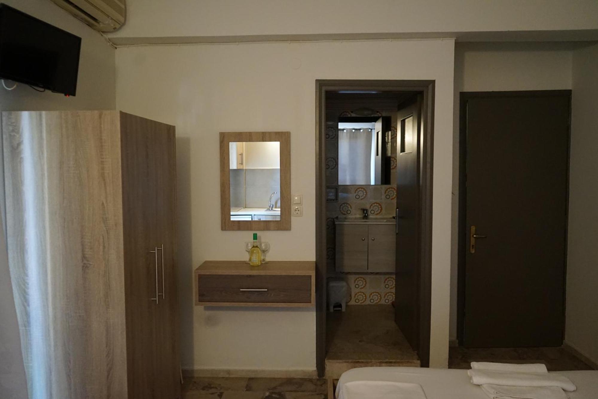 Romantza Apartments Agia Marina  Exterior photo
