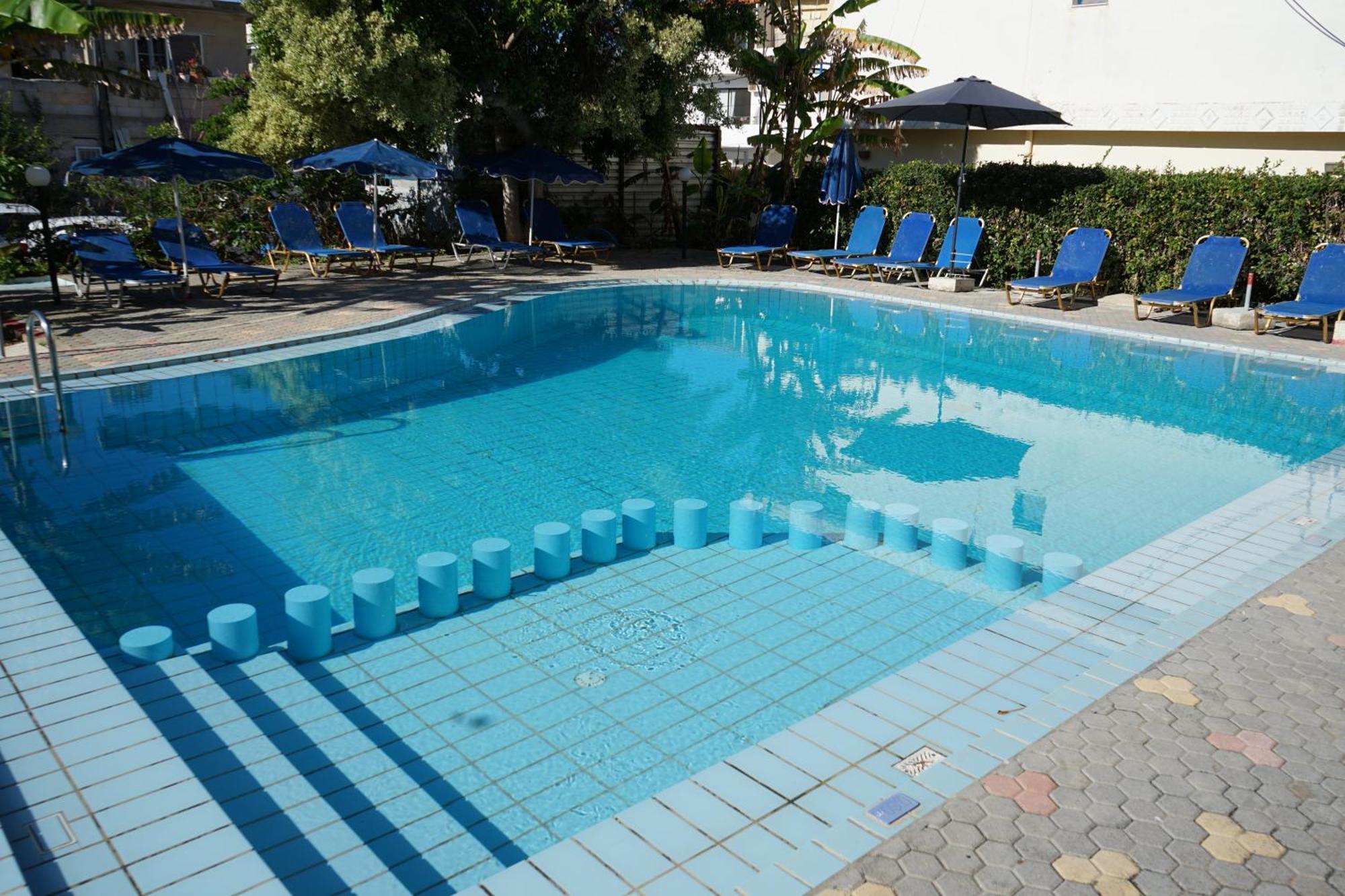 Romantza Apartments Agia Marina  Exterior photo