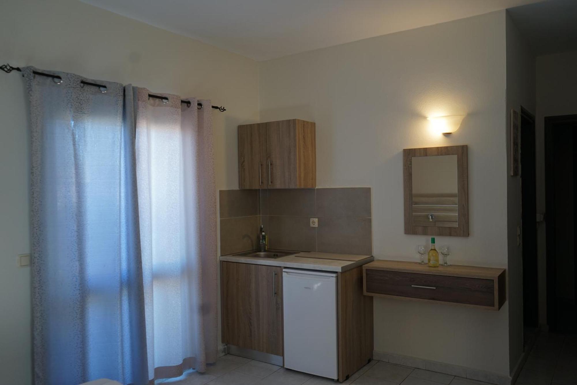 Romantza Apartments Agia Marina  Exterior photo