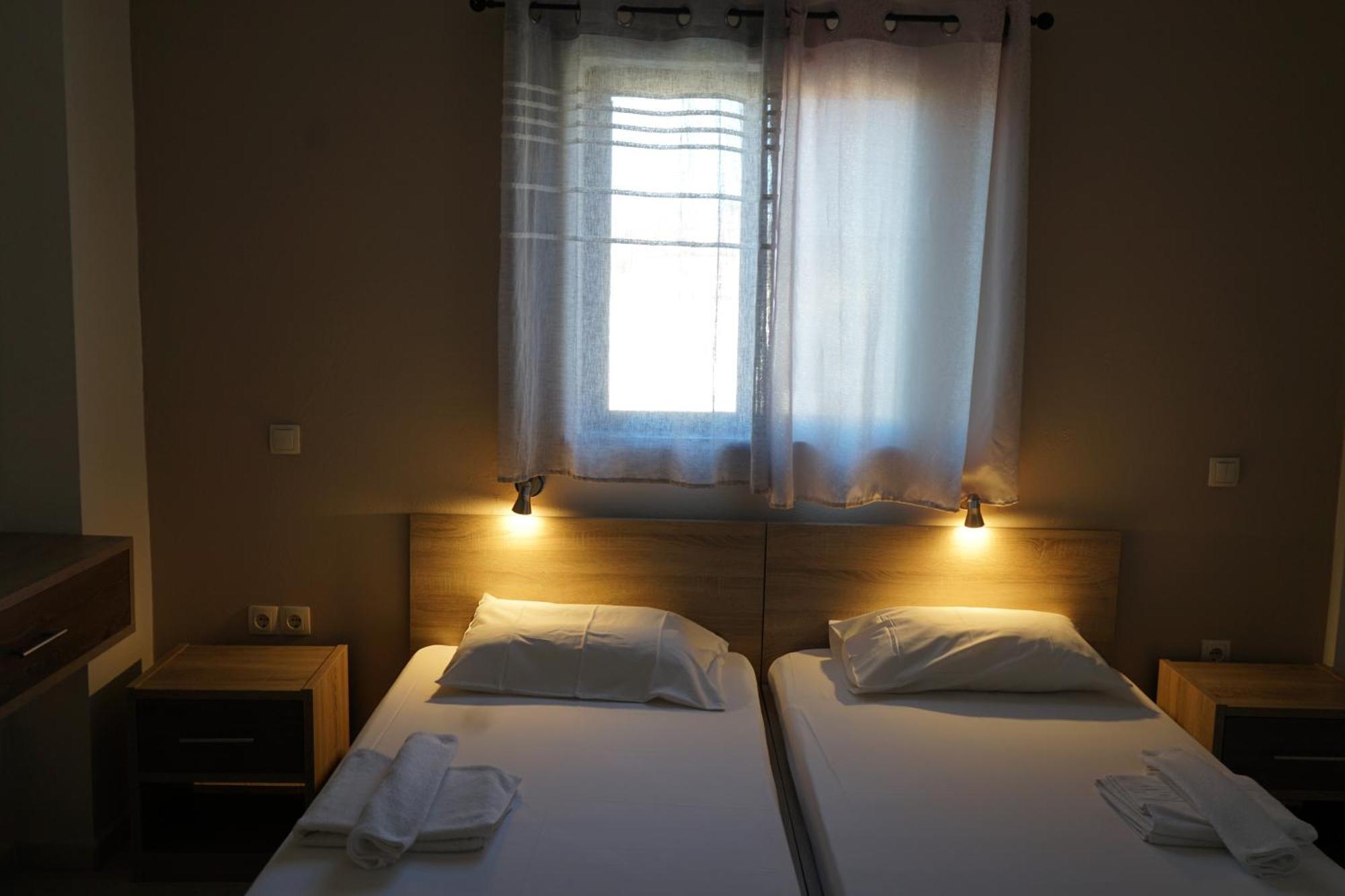 Romantza Apartments Agia Marina  Exterior photo